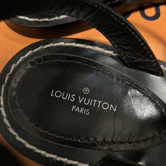 Louie Vuitton Sandals - Picture 4 of 10